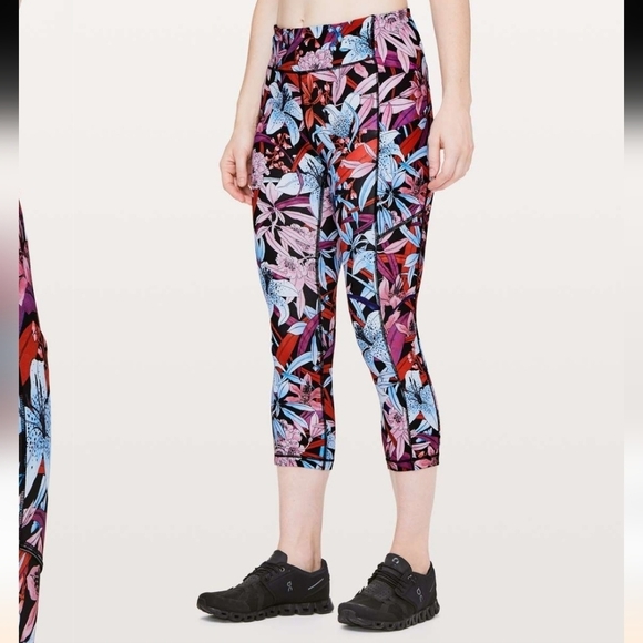 lululemon athletica Pants - Lululemon Speed Up Crop 21" Lush Lillies Multi Size 6